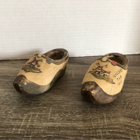 Vtg 1945 Hand Crafted Pair of Wooden Clogs - Picture 6 of 14